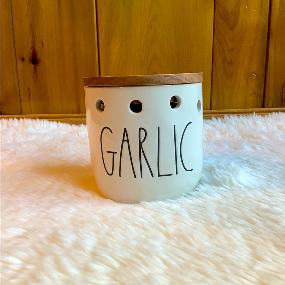 Rae Dunn NWT Ceramic Garlic Cellar - Picture 1 of 3